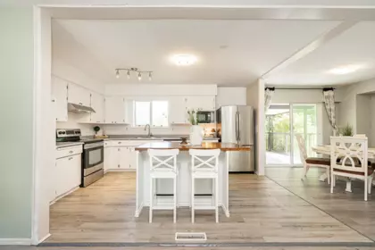 Kitchen Island Photo of 6250 171 Street, Surrey, BC