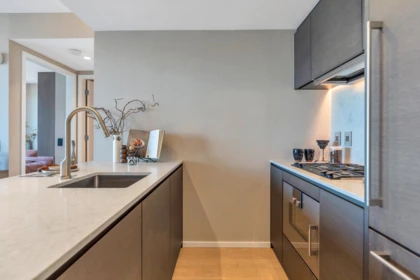 2204 1482 Robson Street, Vancouver, BC, Vancouver — Apartment/Condo for sale