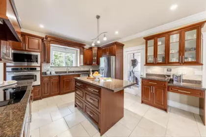 6087 Mckee Street, Burnaby, BC, Burnaby — Single Family Residence for sale