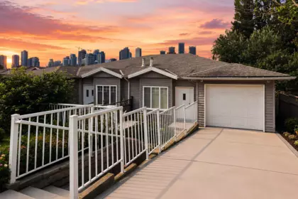 5131 Manor Street, Burnaby, BC, Burnaby — Half Duplex for sale
