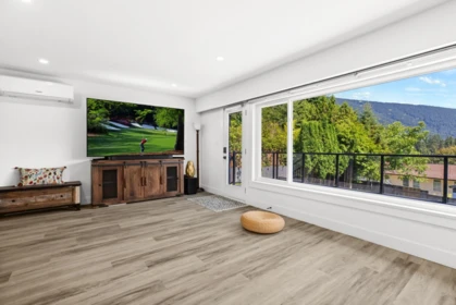 Kitchen Photo of 104 Bonnymuir Drive, West Vancouver, BC