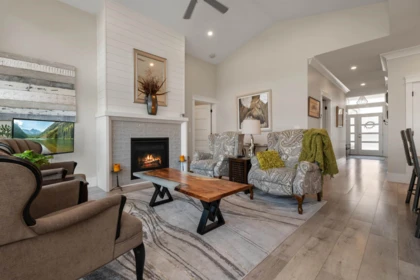 Breakfast Nook Photo of 141 46213 Hakweles Road, Chilliwack, BC