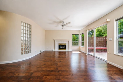 Entry Foyer Photo of 16042 108a Avenue, Surrey, BC