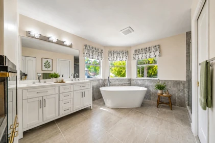 Hot Tub / Spa Photo of 16042 108a Avenue, Surrey, BC