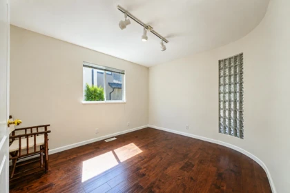 Laundry Room Photo of 16042 108a Avenue, Surrey, BC