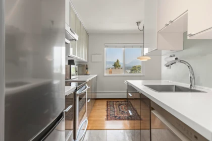 Kitchen Photo of 307 2335 York Avenue, Vancouver, BC
