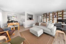 202 1610 Chesterfield Avenue, North Vancouver, BC