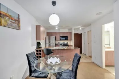 Kitchen Island Photo of 1506 610 Granville Street, Vancouver, BC