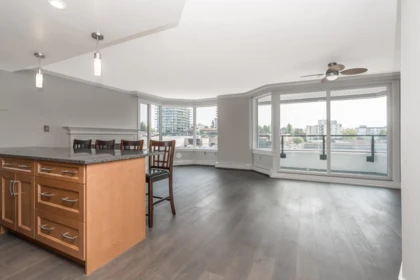412 15111 Russell Avenue, White Rock, BC, White Rock — Apartment/Condo for sale