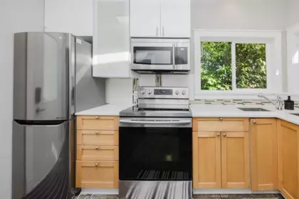 Breakfast Nook Photo of 462 Central Avenue, Gibsons, BC