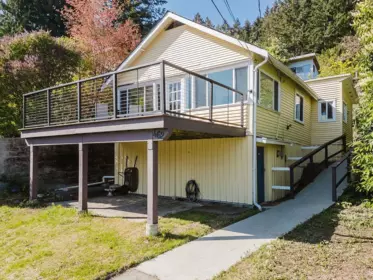 462 Central Avenue, Gibsons, BC, Gibsons — Single Family Residence for sale