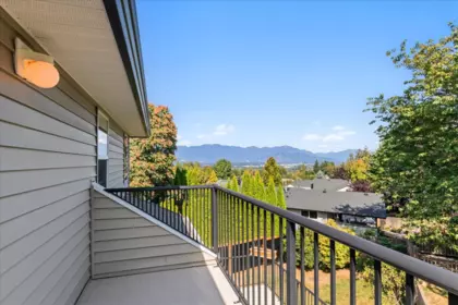 Laundry Room Photo of 46517 Armstrong Place, Chilliwack, BC