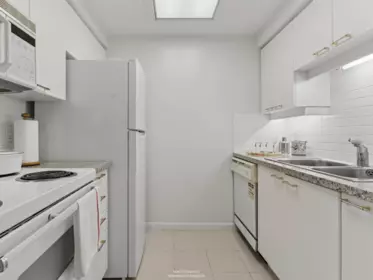 Laundry Room Photo of 705 388 Drake St, Vancouver, BC
