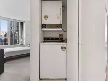 Loft / Bonus Room Photo of 705 388 Drake St, Vancouver, BC