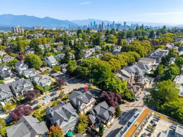 Front Yard Photo of 2425 Larch Street, Vancouver, BC