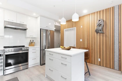 Kitchen Island Photo of 311 38033 Second Avenue, Squamish, BC