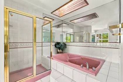 Hallway Photo of 1039 W 29th Avenue, Vancouver, BC