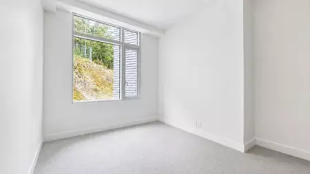 Walk-In Closet Photo of 501 6687 Nelson Avenue, West Vancouver, BC