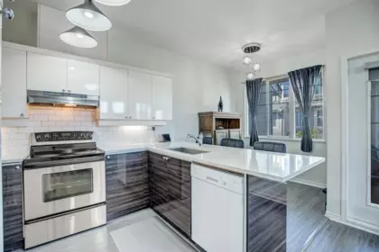 Kitchen Photo of 48 14877 58 Avenue, Surrey, BC