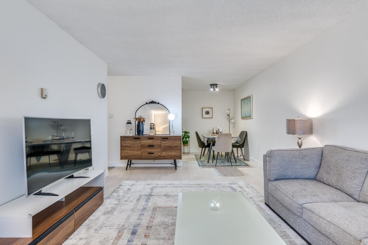 Exterior Front Photo of 318 2012 Fullerton Avenue, North Vancouver, BC