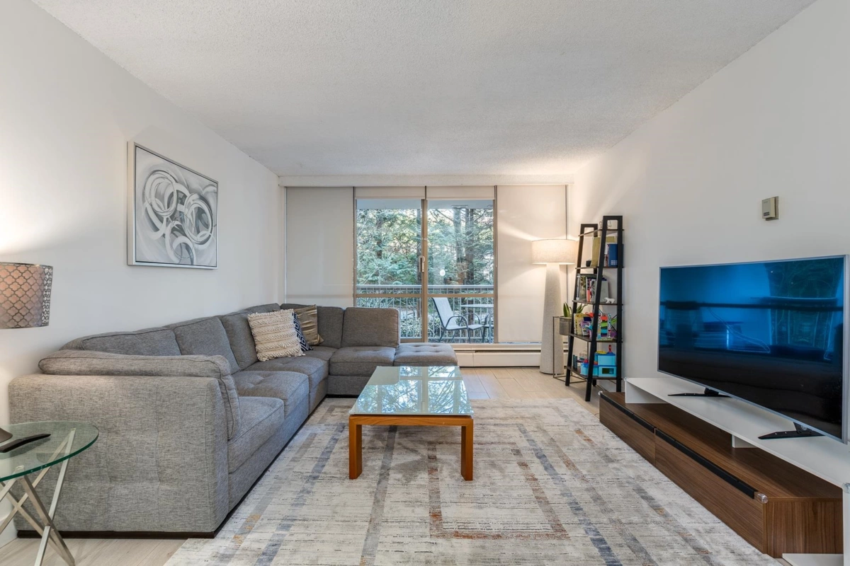 Family Room Photo of 318 2012 Fullerton Avenue, North Vancouver, BC