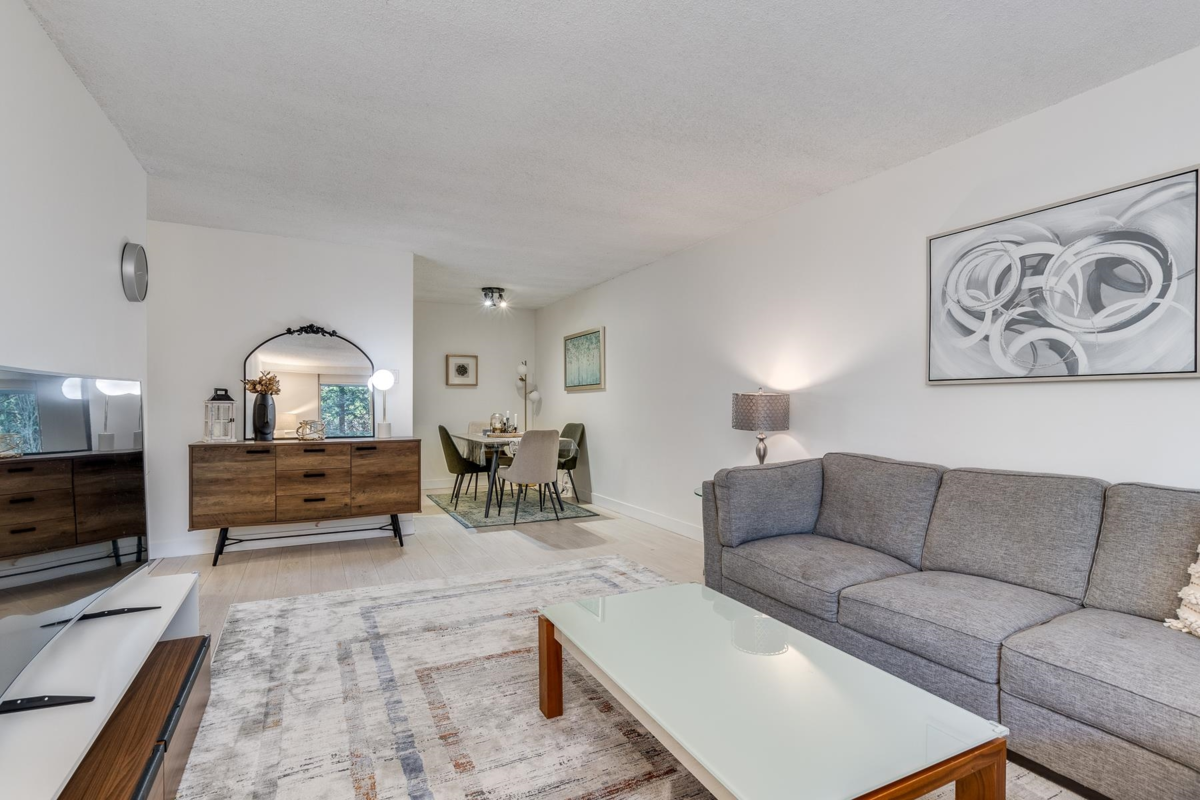 Dining Area Photo of 318 2012 Fullerton Avenue, North Vancouver, BC