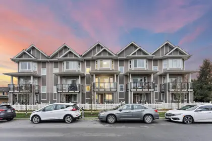 3 5780 174 Street, Surrey, BC, Surrey — Townhouse for sale