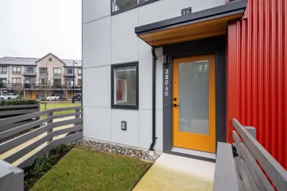 38060 Helm Way, Squamish, BC, Squamish — Townhouse for sale