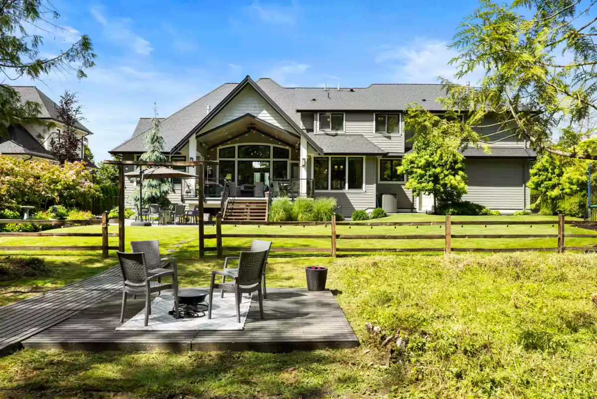 Swimming Pool Photo of 21950 44 Avenue, Langley, BC