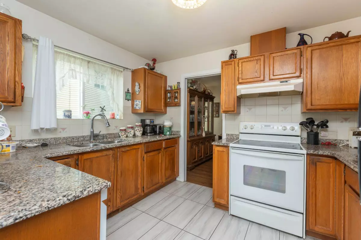 Bedroom 4 Photo of 118 6841 138 Street, Surrey, BC