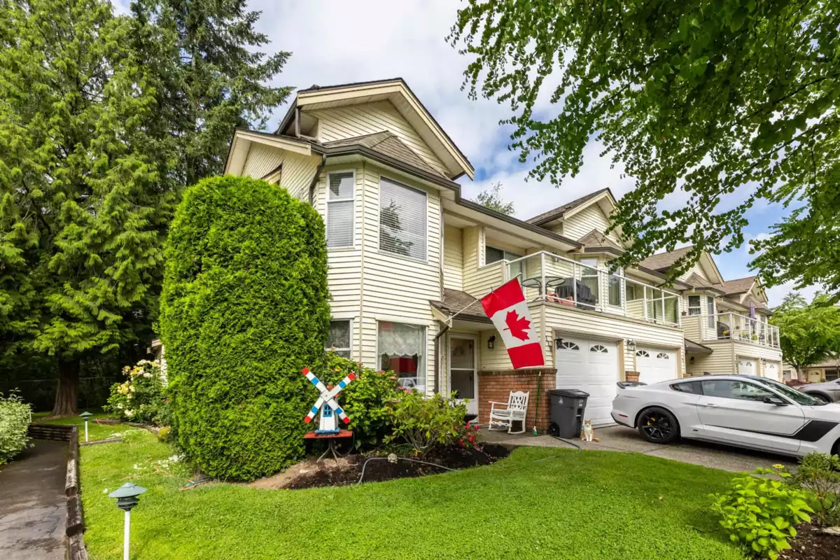 Family Room Photo of 118 6841 138 Street, Surrey, BC