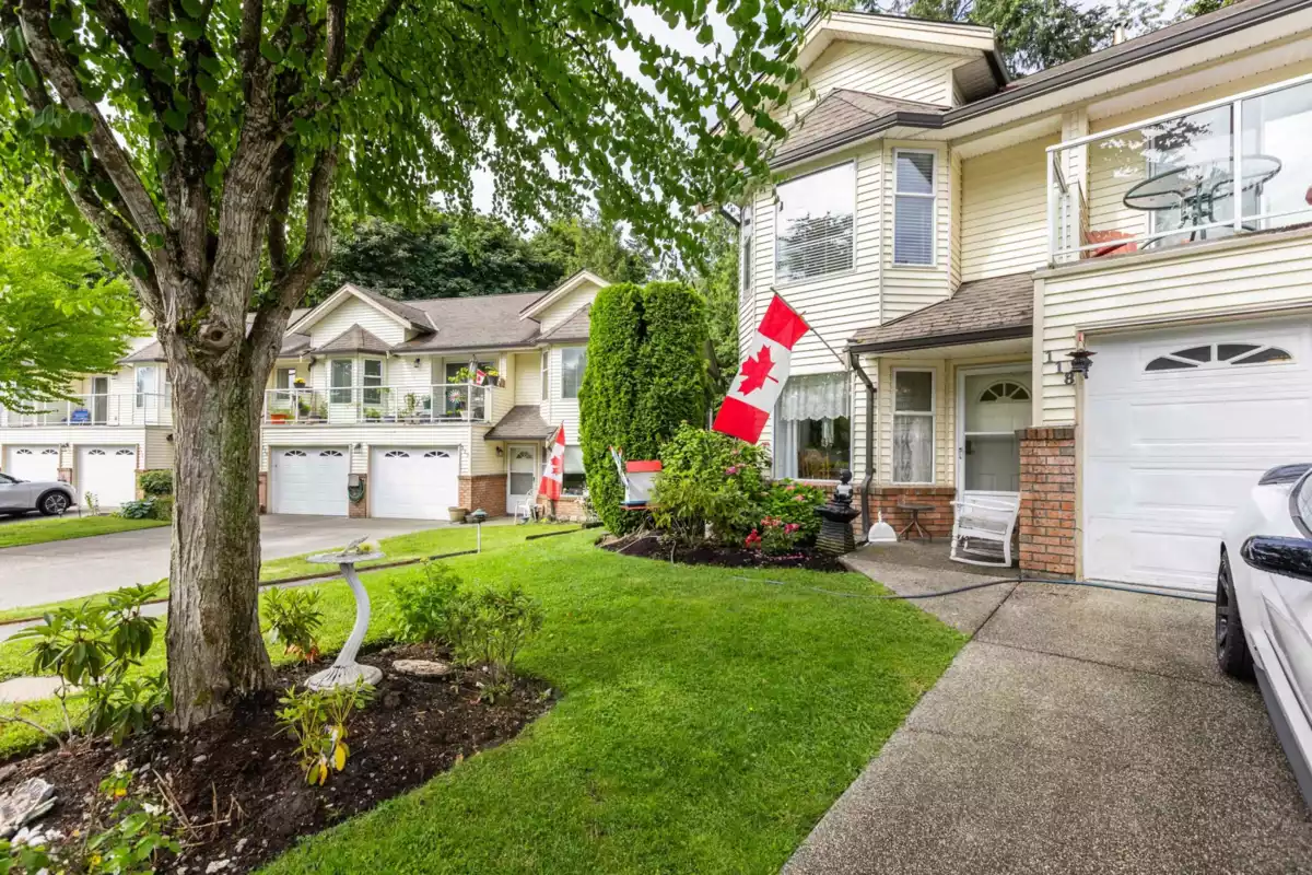 Living Room Photo of 118 6841 138 Street, Surrey, BC
