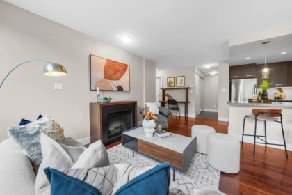 202 2959 Glen Drive, Coquitlam, BC, Coquitlam — Apartment/Condo for sale