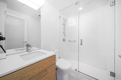 Primary Bathroom Photo of 1913 13438 Central Avenue, Surrey, BC