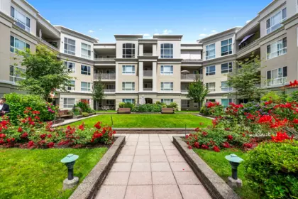 121 3098 Guildford Way, Coquitlam, BC, Coquitlam — Apartment/Condo for sale