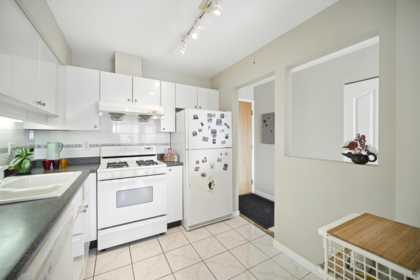 1302 8238 Saba Road, Richmond, BC, Richmond — Apartment/Condo for sale