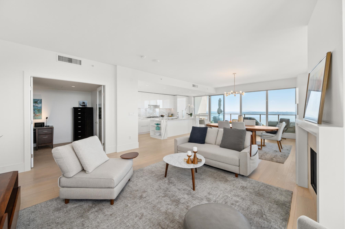 Breakfast Nook Photo of 1601 1500 Martin Street, White Rock, BC