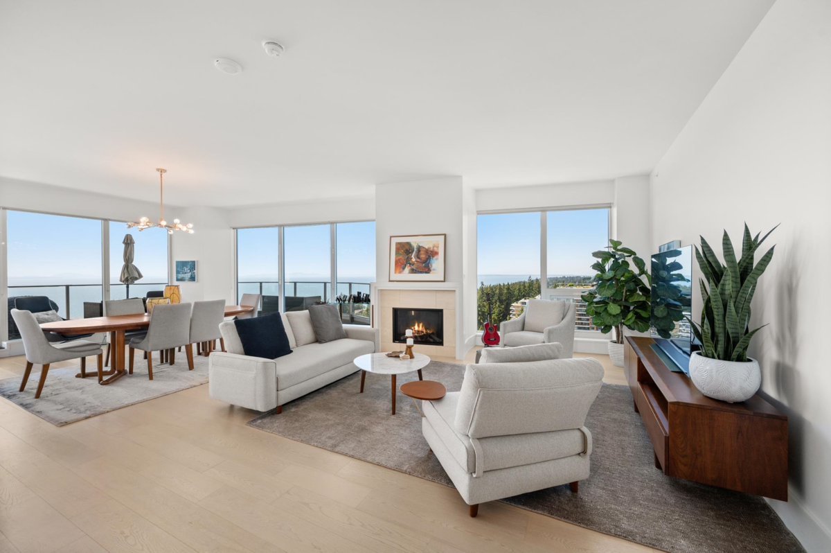 Dining Area Photo of 1601 1500 Martin Street, White Rock, BC