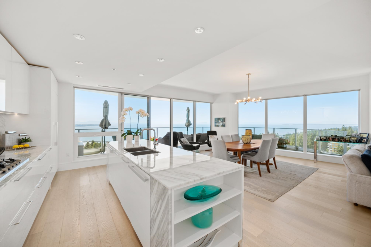 Guest Bathroom Photo of 1601 1500 Martin Street, White Rock, BC