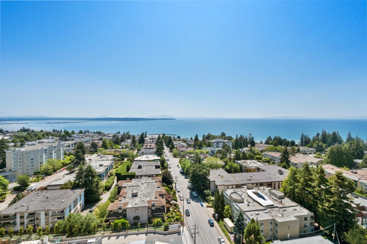 Hot Tub / Spa Photo of 1601 1500 Martin Street, White Rock, BC