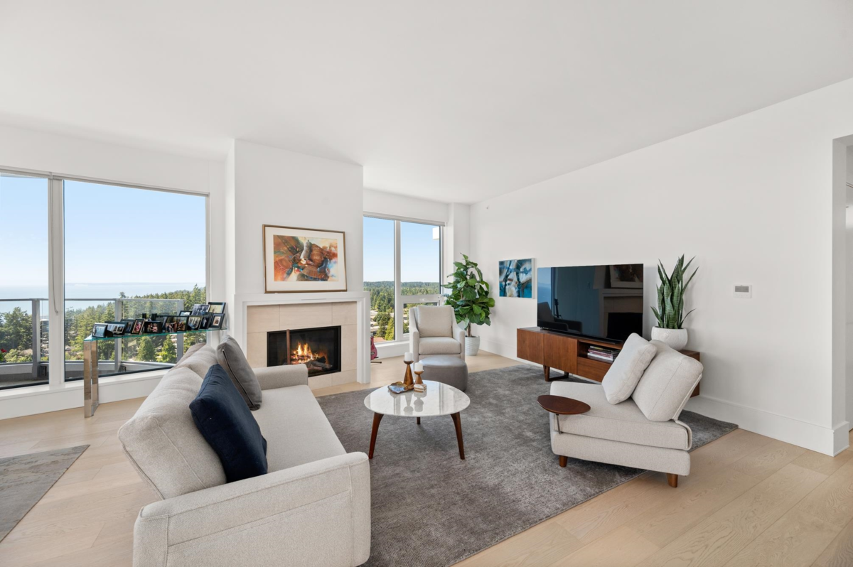 Kitchen Island Photo of 1601 1500 Martin Street, White Rock, BC