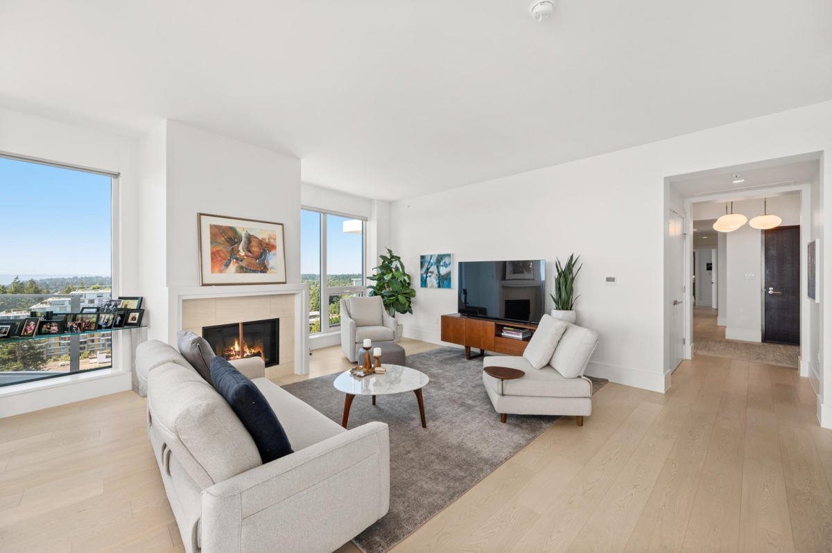 Kitchen Photo of 1601 1500 Martin Street, White Rock, BC