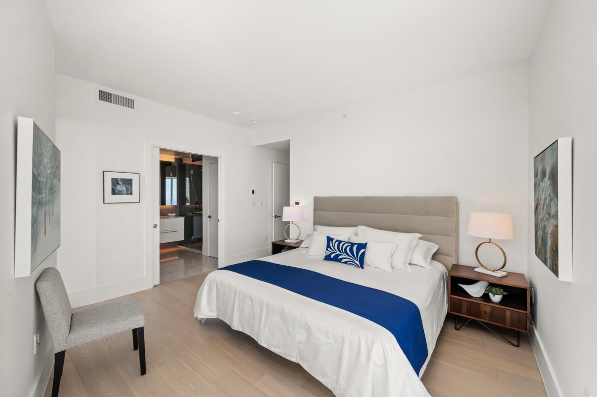 Laundry Room Photo of 1601 1500 Martin Street, White Rock, BC