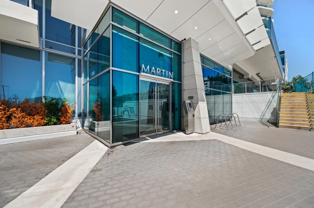Living Room Photo of 1601 1500 Martin Street, White Rock, BC