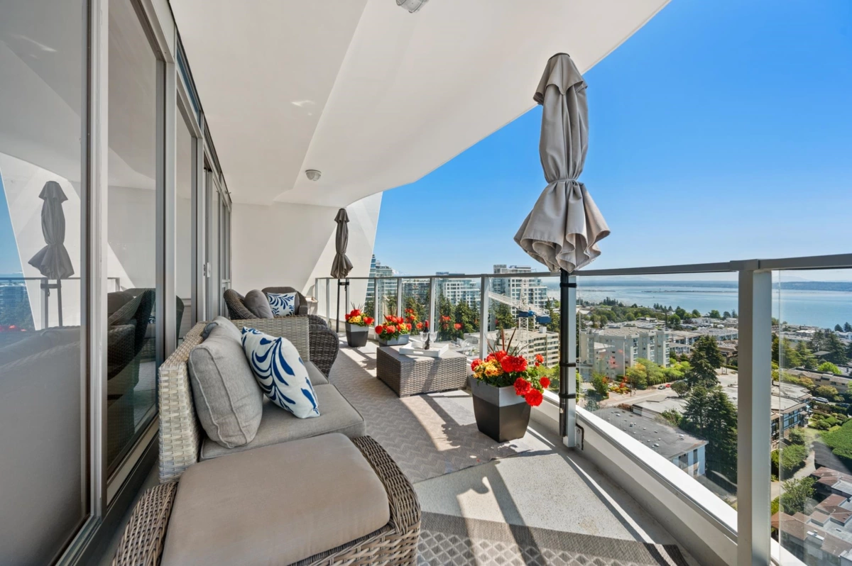 Outdoor Deck Photo of 1601 1500 Martin Street, White Rock, BC