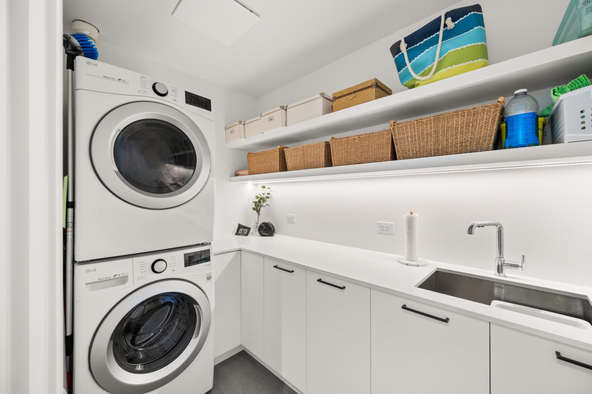 Outdoor Patio Photo of 1601 1500 Martin Street, White Rock, BC