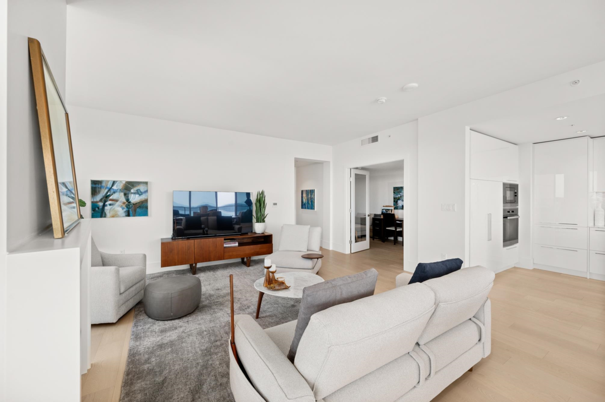 Pantry Photo of 1601 1500 Martin Street, White Rock, BC