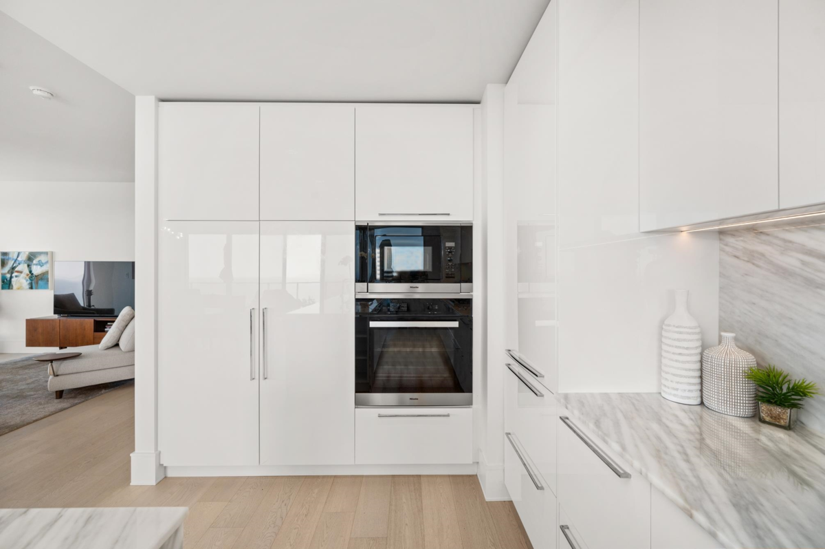 Powder Room Photo of 1601 1500 Martin Street, White Rock, BC