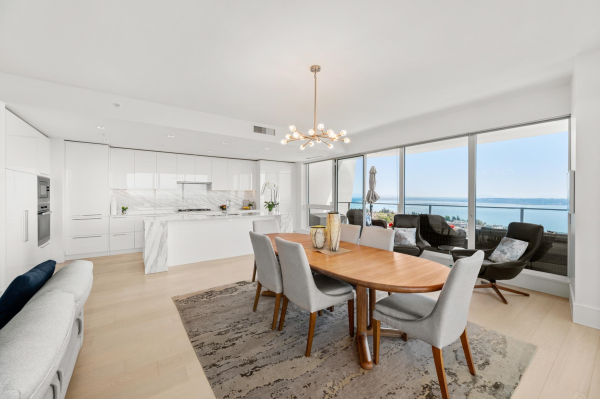 Primary Bathroom Photo of 1601 1500 Martin Street, White Rock, BC