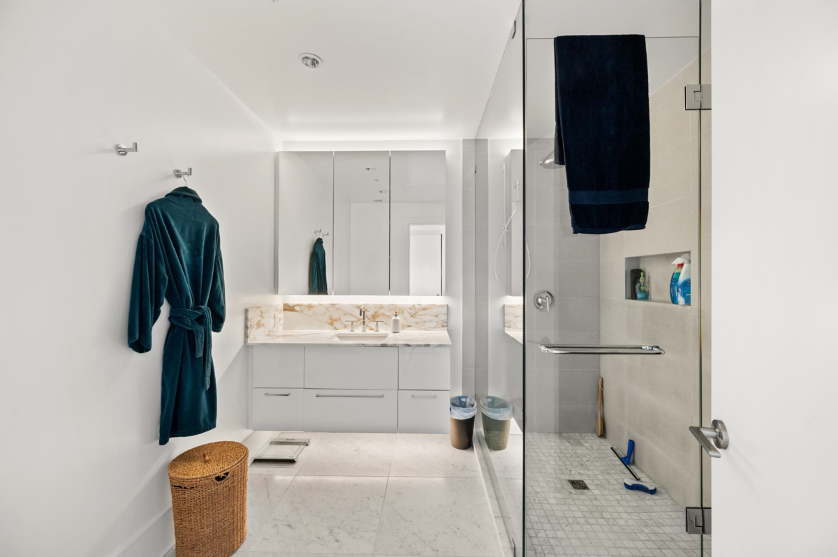 Staircase Photo of 1601 1500 Martin Street, White Rock, BC